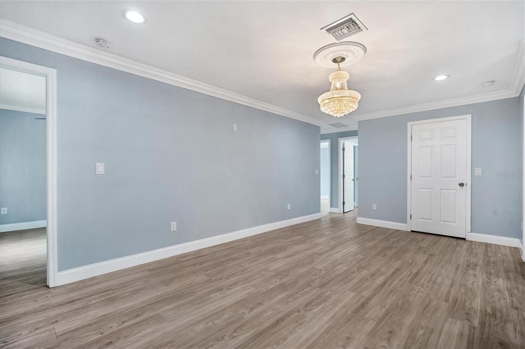 Active With Contract: $550,000 (5 beds, 4 baths, 3088 Square Feet)