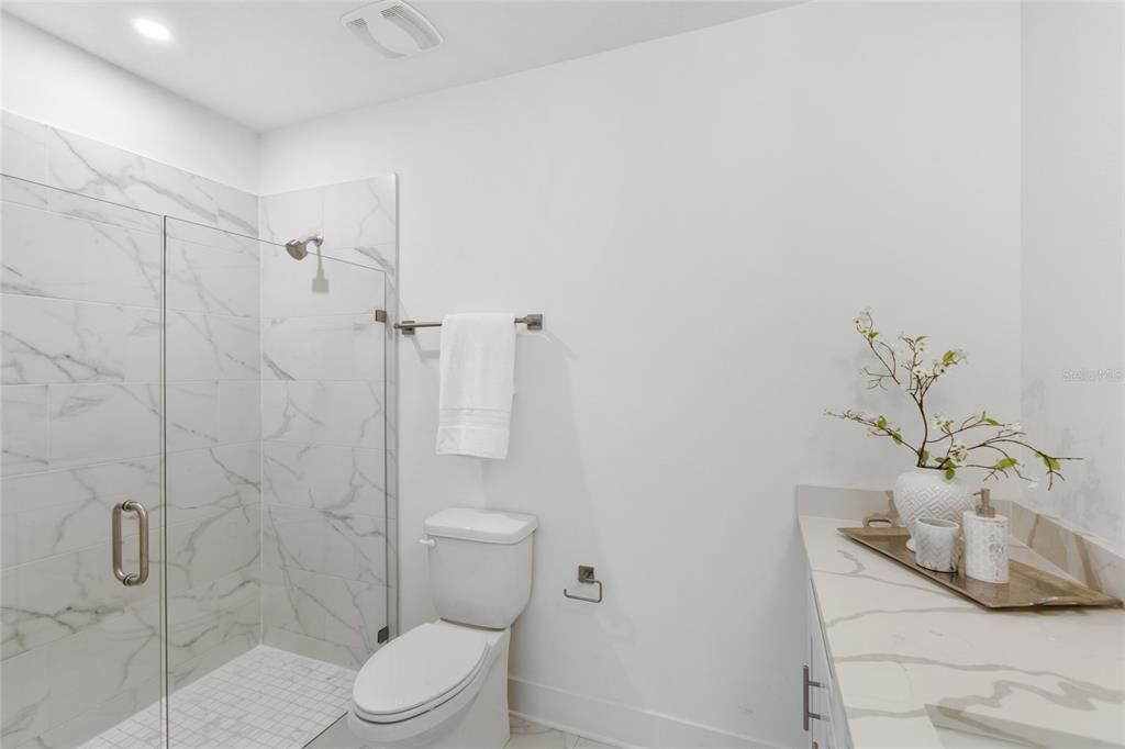 В аренду: $4,600 (3 спален, 3 ванн, 1785 Квадратных фут)