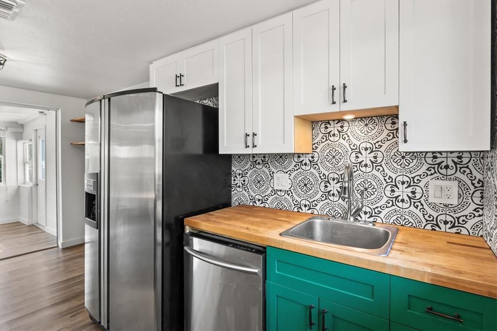 Под контрактом: $249,900 (2 спален, 1 ванн, 966 Квадратных фут)