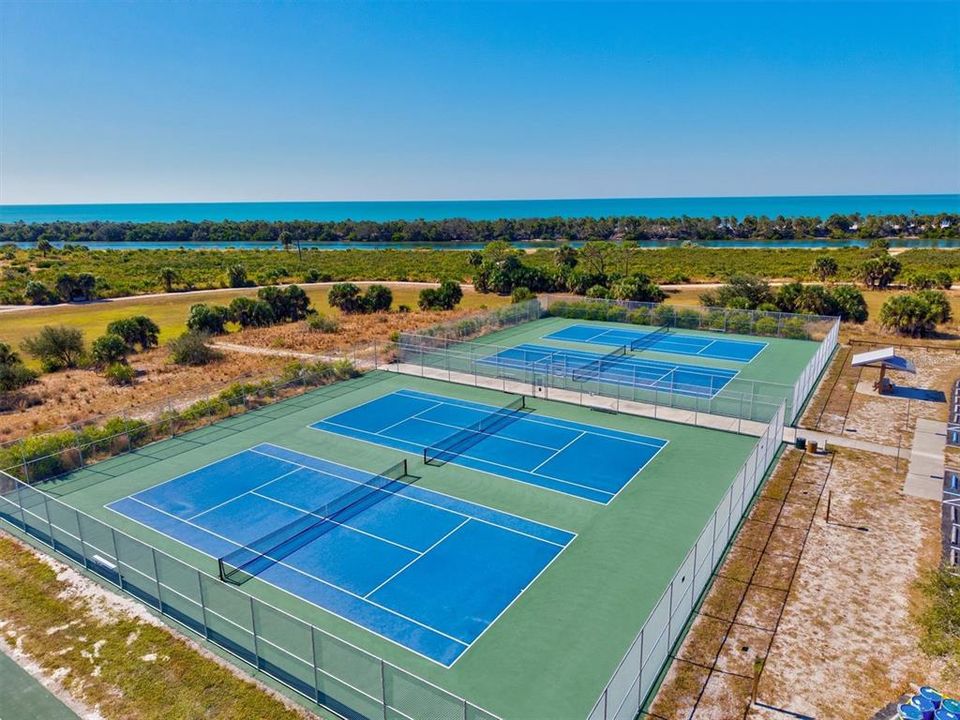 Под контрактом: $249,900 (2 спален, 1 ванн, 966 Квадратных фут)