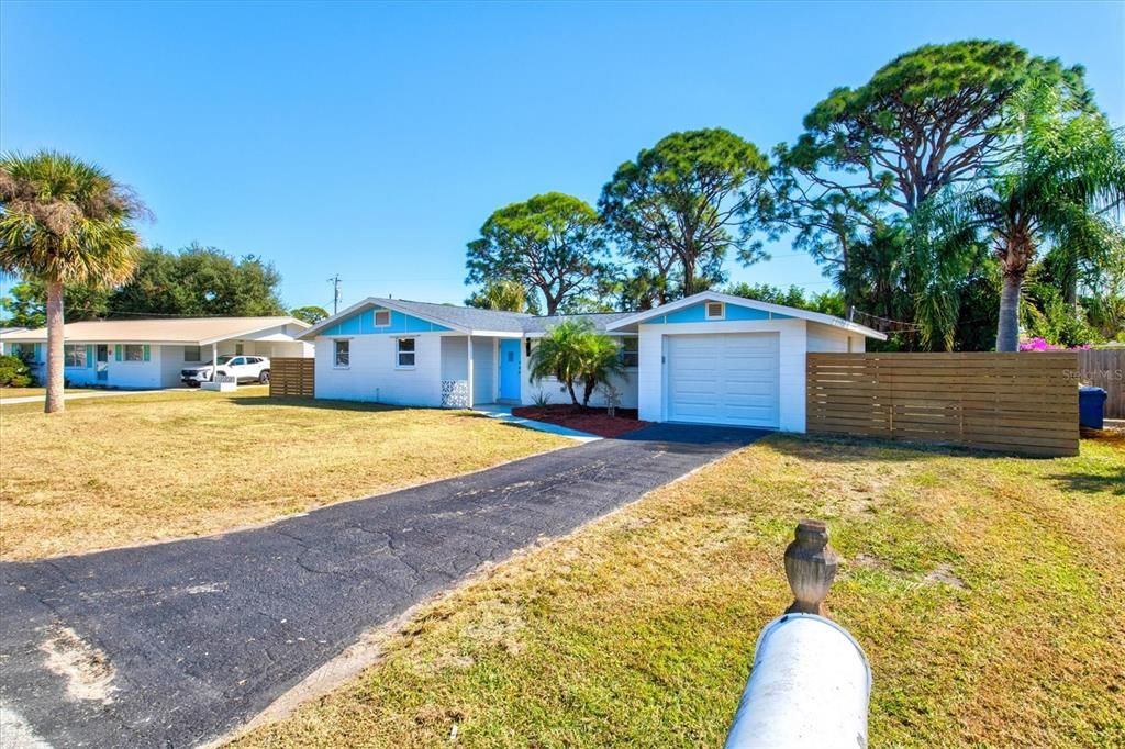 Под контрактом: $249,900 (2 спален, 1 ванн, 966 Квадратных фут)