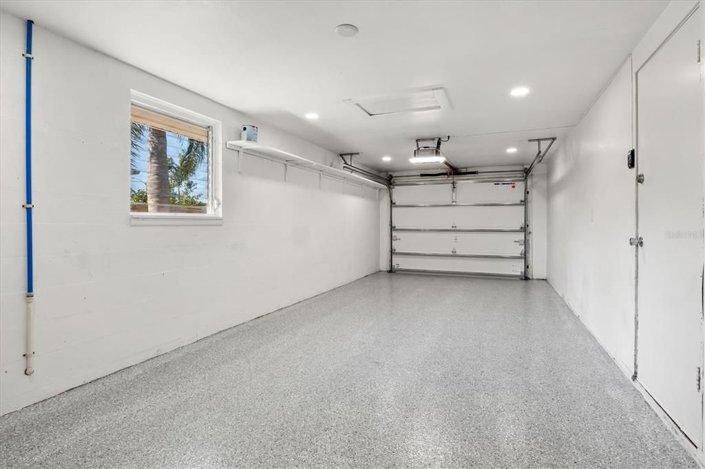 Под контрактом: $249,900 (2 спален, 1 ванн, 966 Квадратных фут)