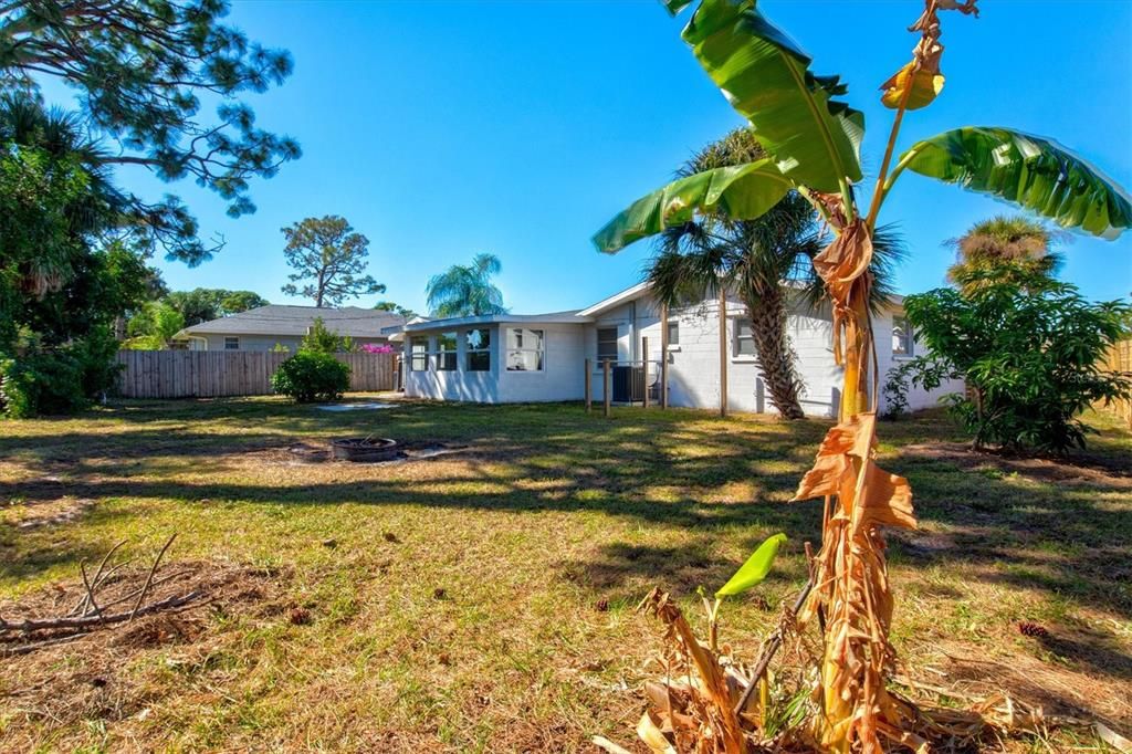 Под контрактом: $249,900 (2 спален, 1 ванн, 966 Квадратных фут)