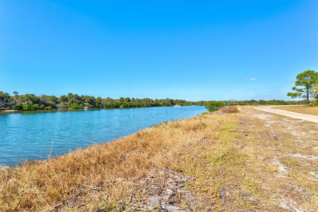 Под контрактом: $249,900 (2 спален, 1 ванн, 966 Квадратных фут)