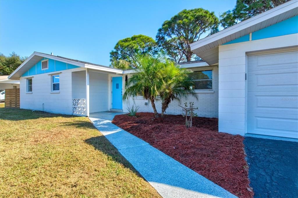 Под контрактом: $249,900 (2 спален, 1 ванн, 966 Квадратных фут)