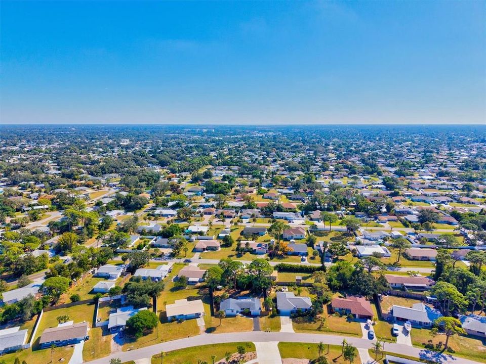 Под контрактом: $249,900 (2 спален, 1 ванн, 966 Квадратных фут)