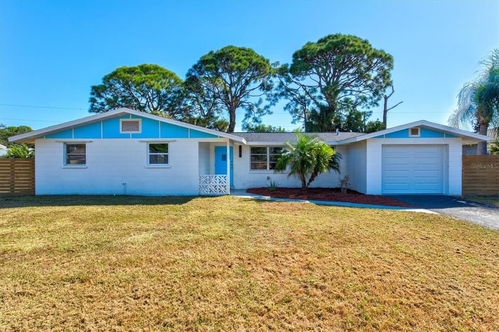 Под контрактом: $249,900 (2 спален, 1 ванн, 966 Квадратных фут)