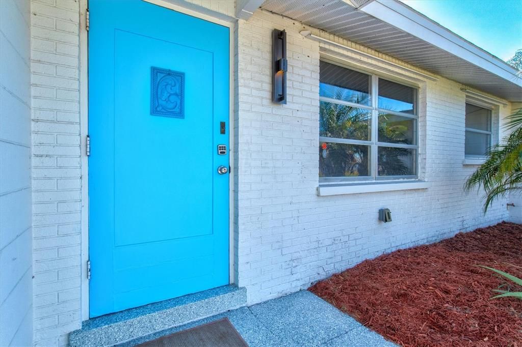 Под контрактом: $249,900 (2 спален, 1 ванн, 966 Квадратных фут)