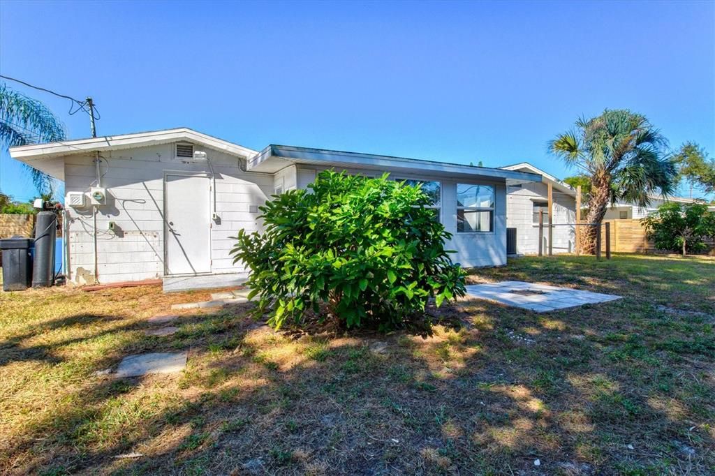 Под контрактом: $249,900 (2 спален, 1 ванн, 966 Квадратных фут)