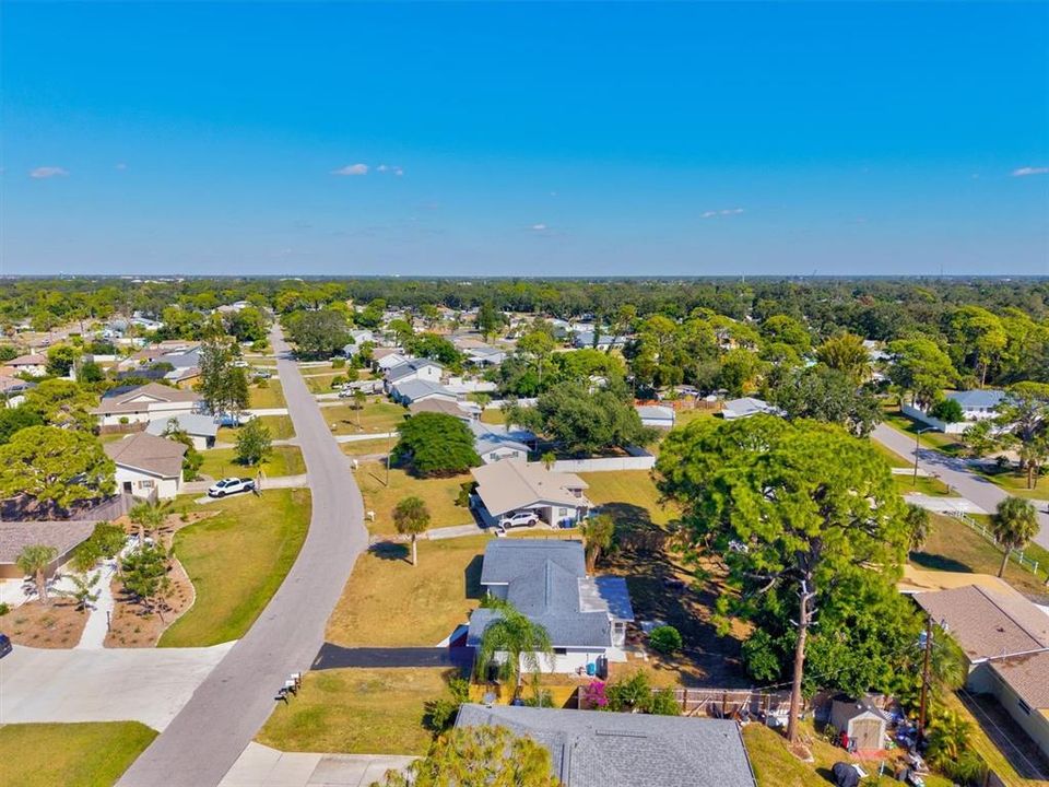 Под контрактом: $249,900 (2 спален, 1 ванн, 966 Квадратных фут)