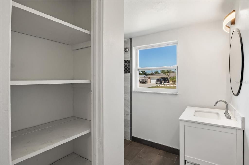 Под контрактом: $249,900 (2 спален, 1 ванн, 966 Квадратных фут)