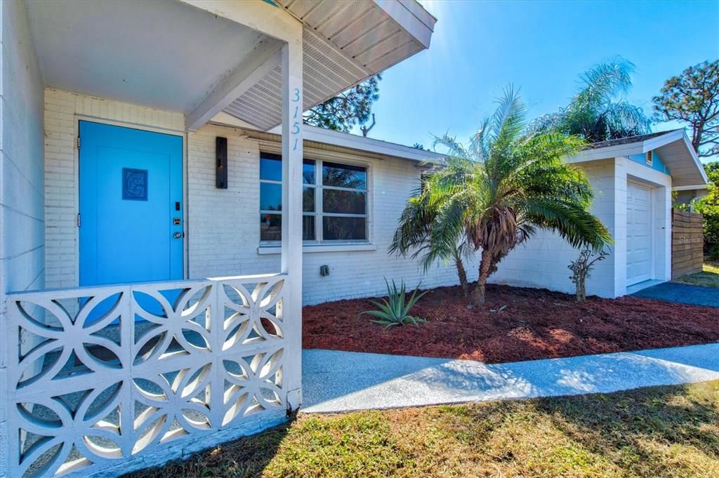 Под контрактом: $249,900 (2 спален, 1 ванн, 966 Квадратных фут)