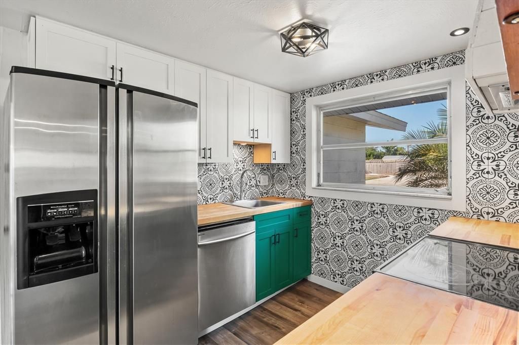 Под контрактом: $249,900 (2 спален, 1 ванн, 966 Квадратных фут)