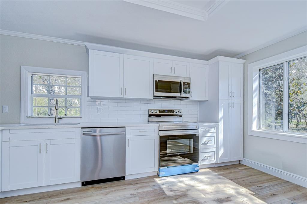 На продажу: $249,995 (2 спален, 2 ванн, 1198 Квадратных фут)