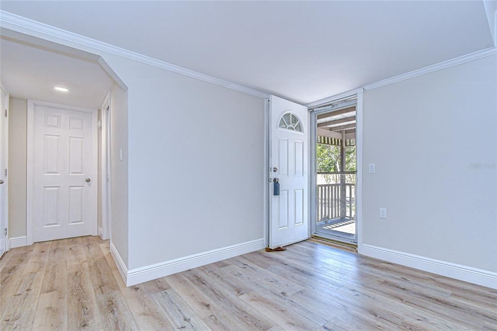 На продажу: $249,995 (2 спален, 2 ванн, 1198 Квадратных фут)