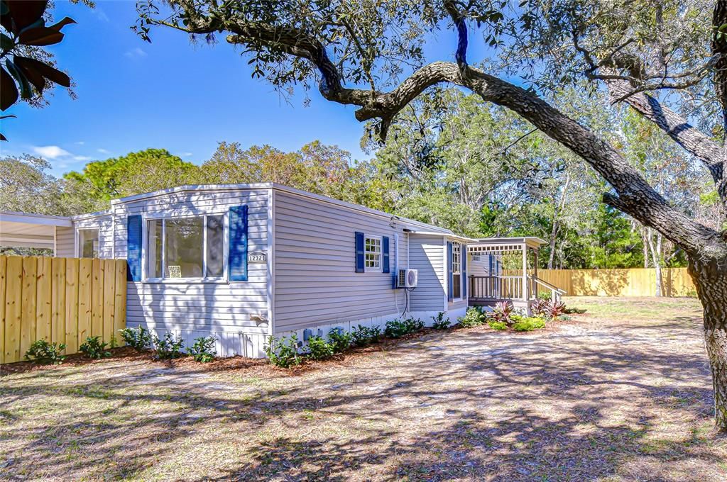 На продажу: $249,995 (2 спален, 2 ванн, 1198 Квадратных фут)