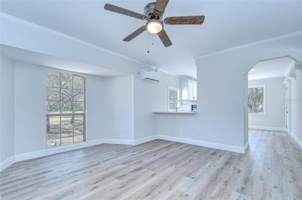 На продажу: $249,995 (2 спален, 2 ванн, 1198 Квадратных фут)