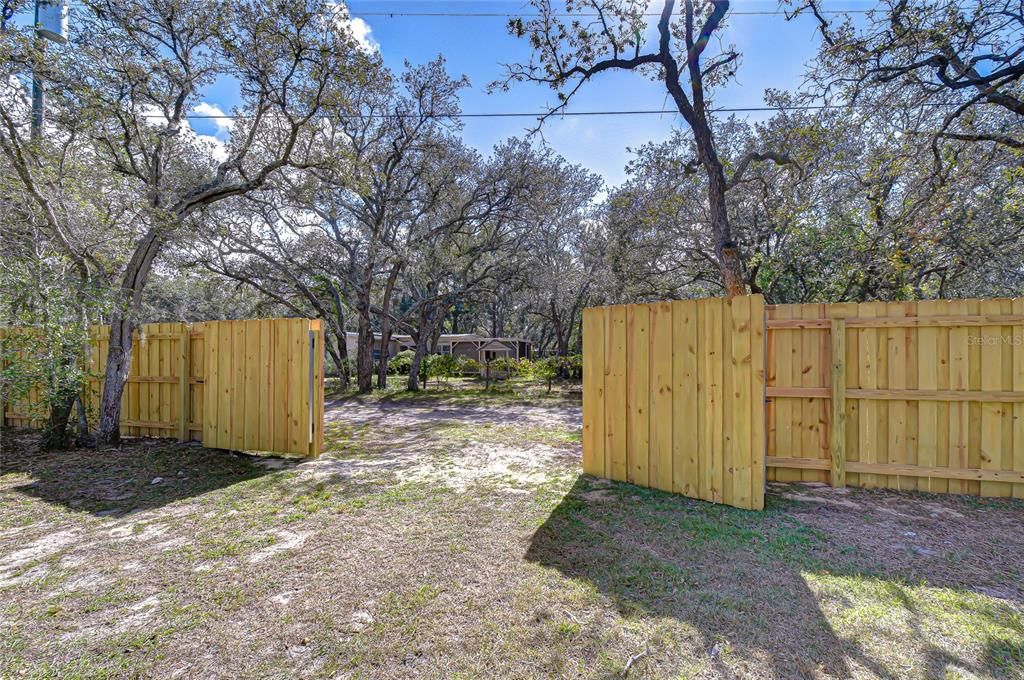 На продажу: $249,995 (2 спален, 2 ванн, 1198 Квадратных фут)