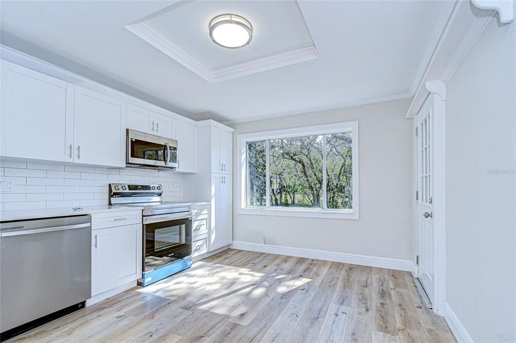 На продажу: $249,995 (2 спален, 2 ванн, 1198 Квадратных фут)