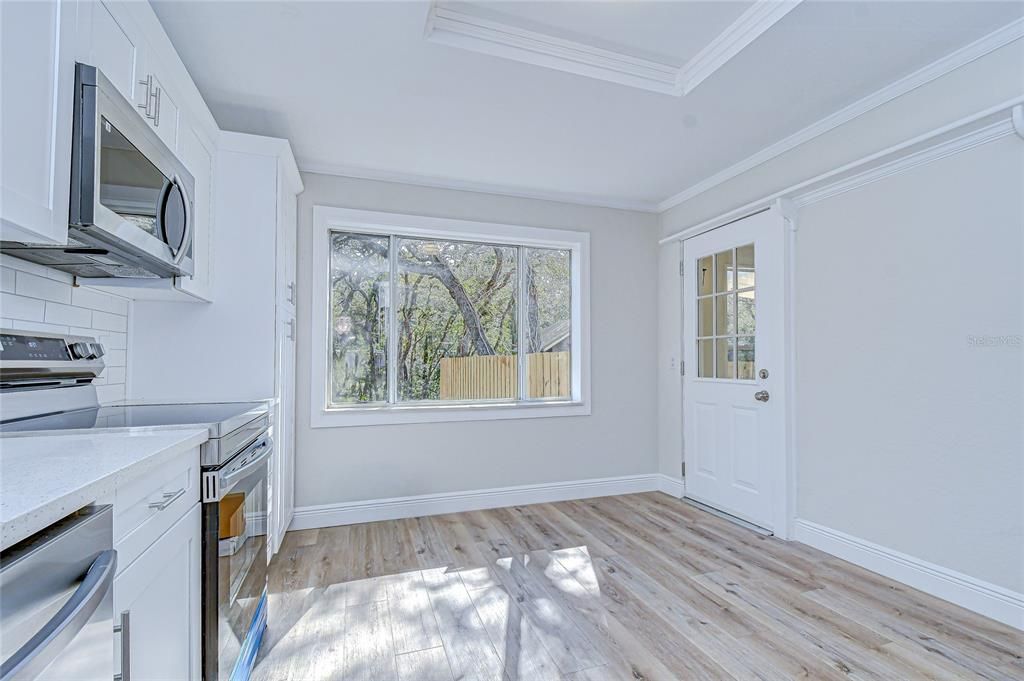 На продажу: $249,995 (2 спален, 2 ванн, 1198 Квадратных фут)