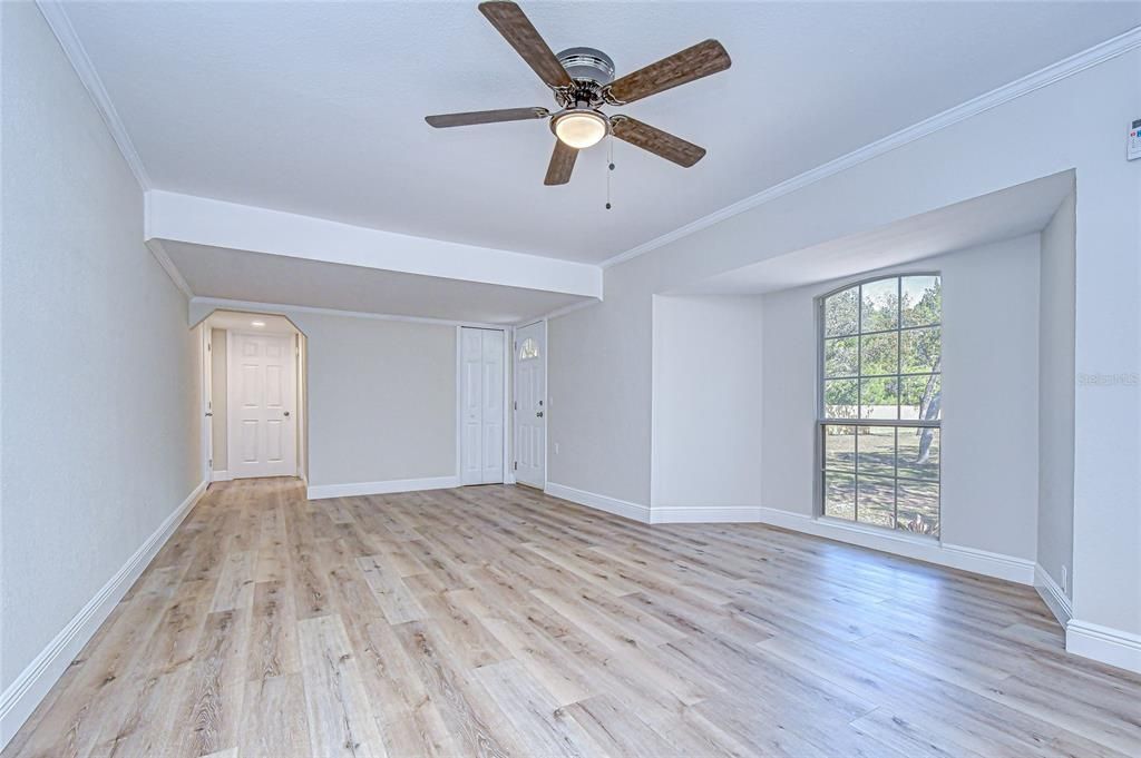 На продажу: $249,995 (2 спален, 2 ванн, 1198 Квадратных фут)