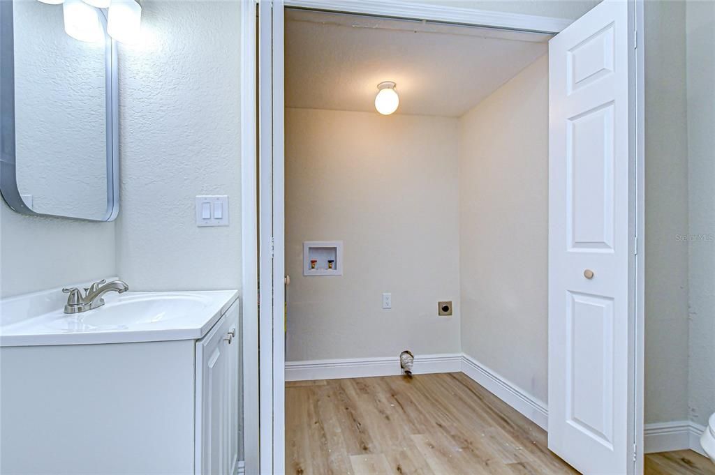 На продажу: $249,995 (2 спален, 2 ванн, 1198 Квадратных фут)