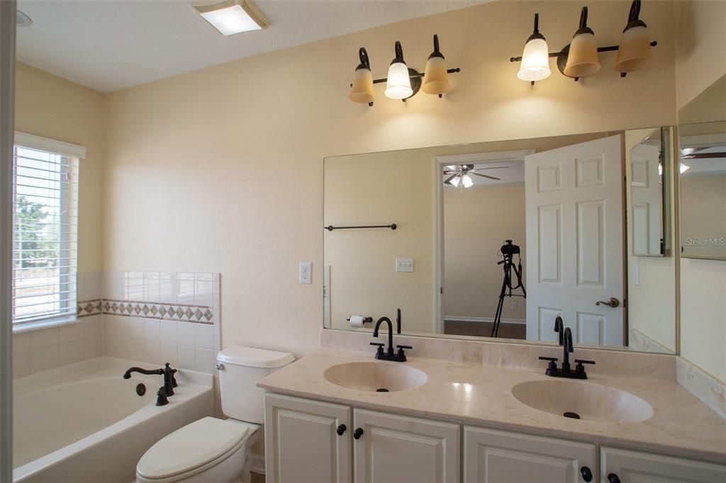 For Rent: $2,400 (3 beds, 2 baths, 1473 Square Feet)