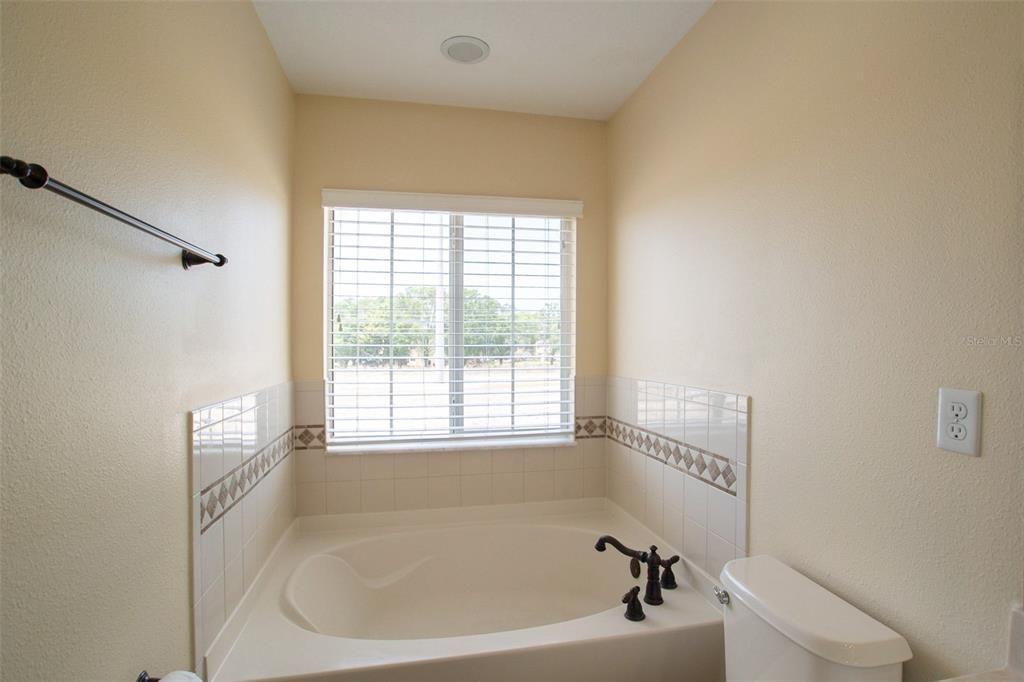 For Rent: $2,400 (3 beds, 2 baths, 1473 Square Feet)