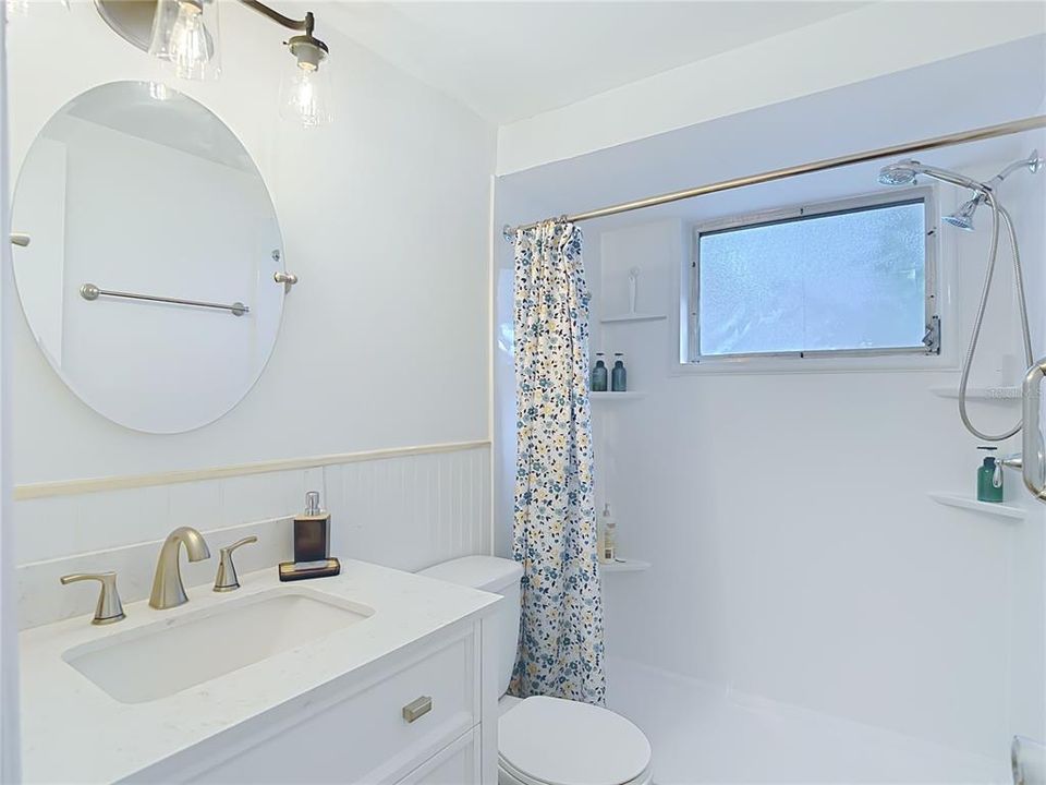 待售: $220,000 (2 贝兹, 1 浴室, 1088 平方英尺)