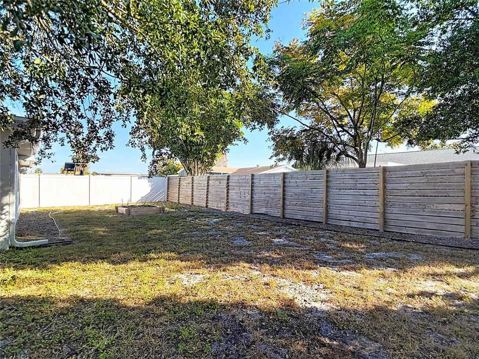 待售: $220,000 (2 贝兹, 1 浴室, 1088 平方英尺)