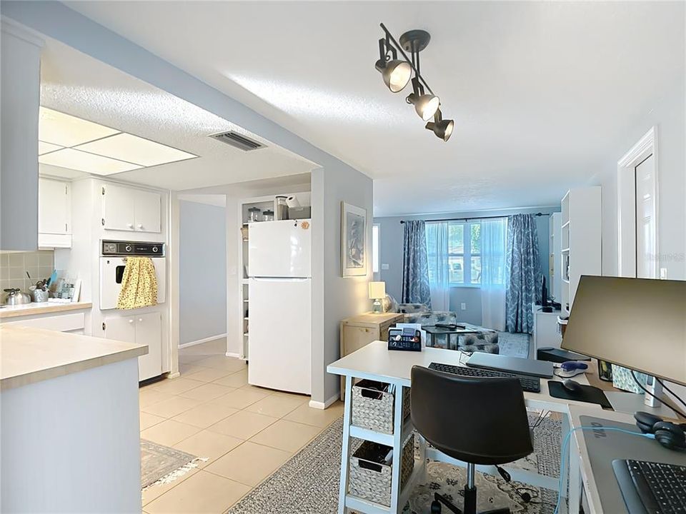 待售: $220,000 (2 贝兹, 1 浴室, 1088 平方英尺)