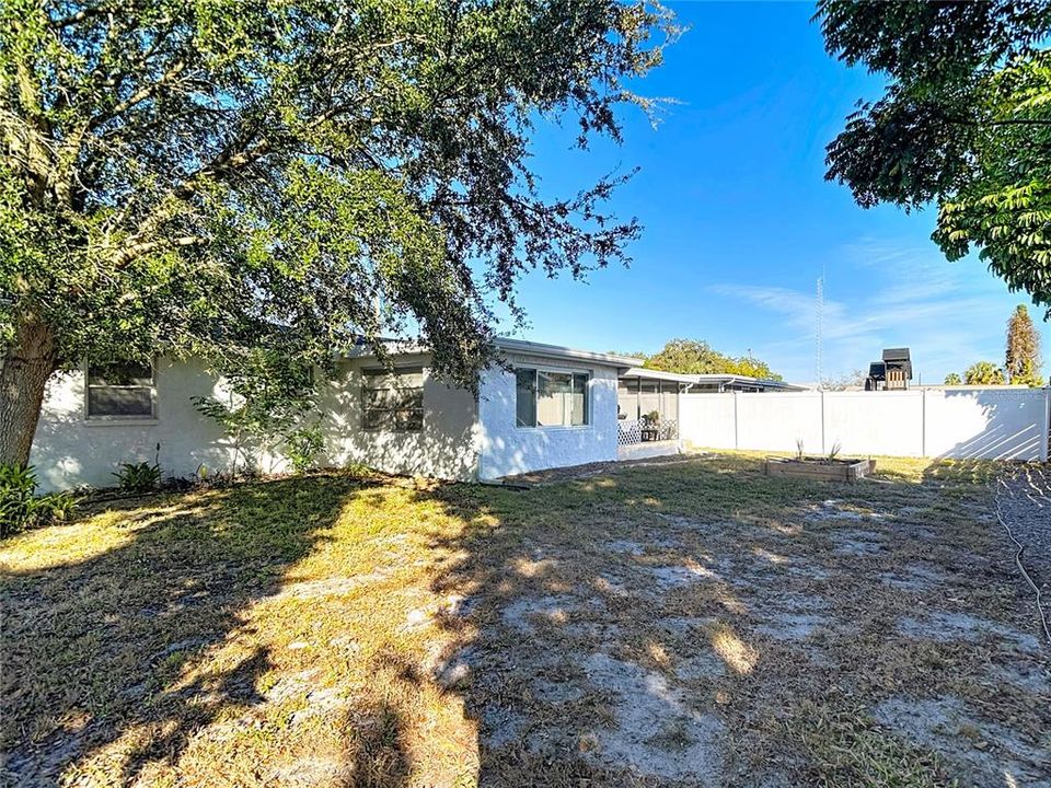 待售: $220,000 (2 贝兹, 1 浴室, 1088 平方英尺)