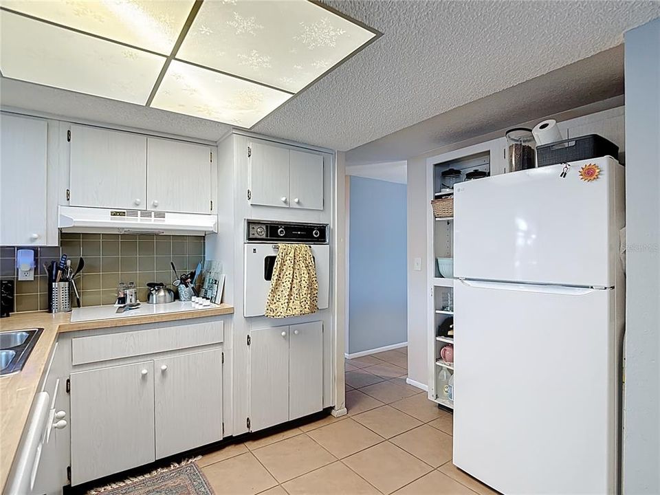 待售: $220,000 (2 贝兹, 1 浴室, 1088 平方英尺)