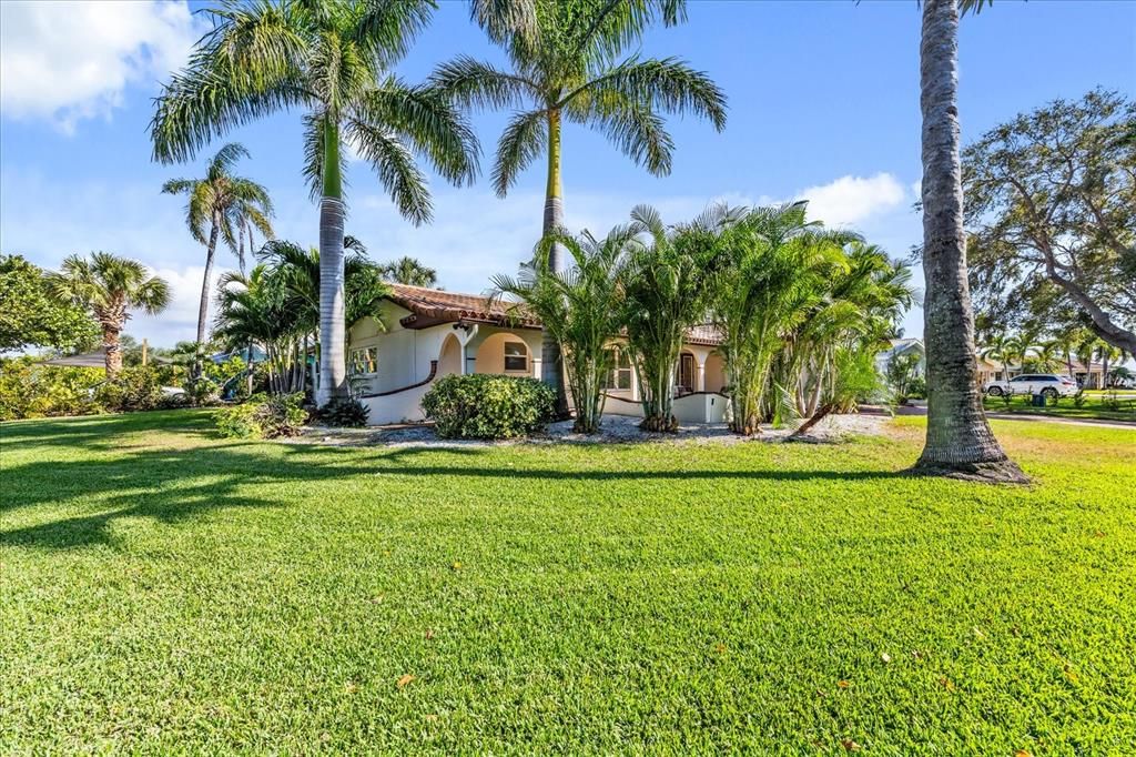 En Venta: $800,000 (4 camas, 2 baños, 2200 Pies cuadrados)