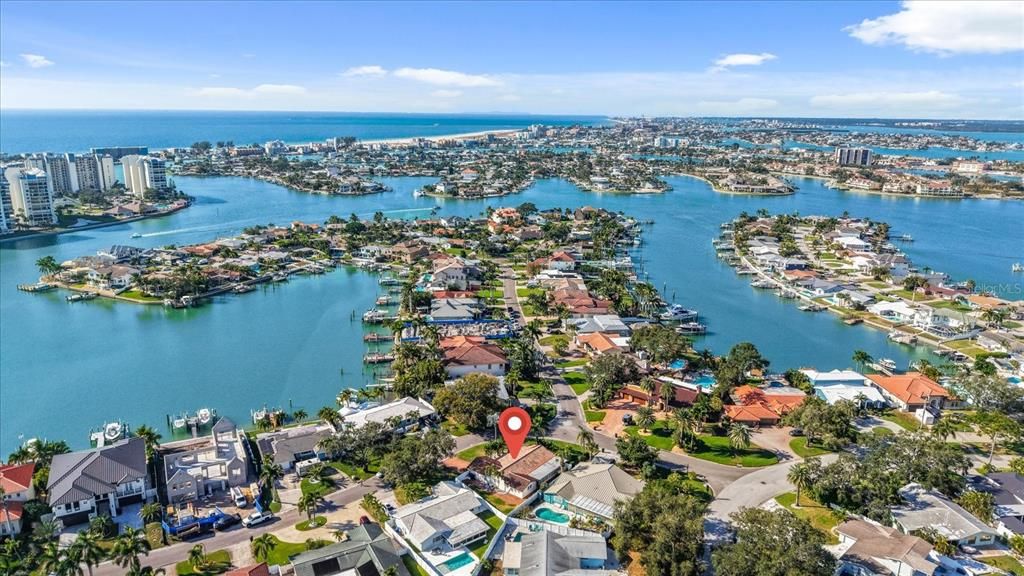 En Venta: $800,000 (4 camas, 2 baños, 2200 Pies cuadrados)