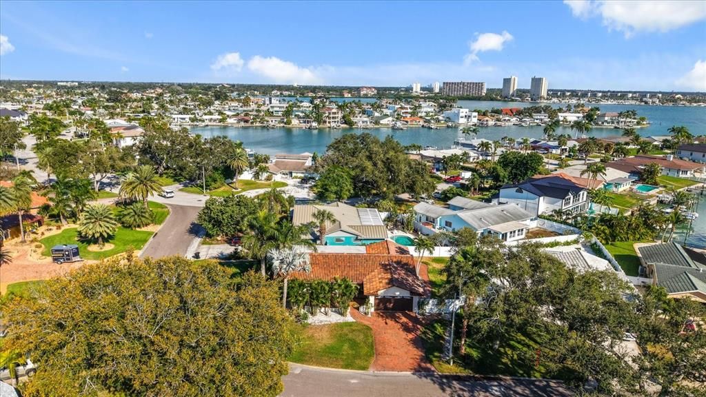 En Venta: $800,000 (4 camas, 2 baños, 2200 Pies cuadrados)