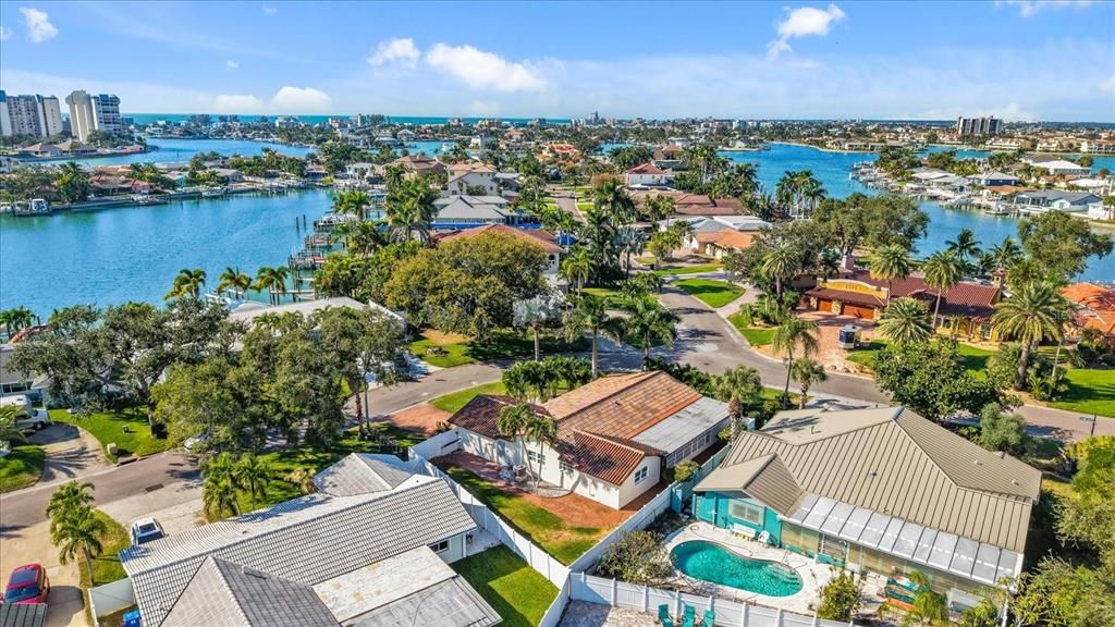 En Venta: $800,000 (4 camas, 2 baños, 2200 Pies cuadrados)