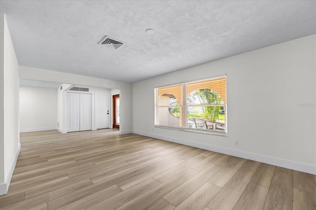 En Venta: $800,000 (4 camas, 2 baños, 2200 Pies cuadrados)