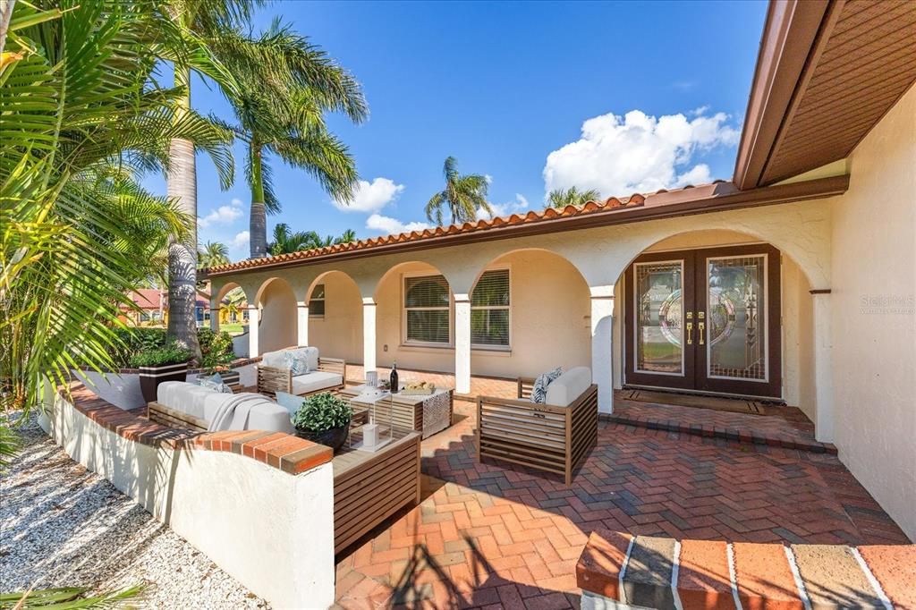 En Venta: $800,000 (4 camas, 2 baños, 2200 Pies cuadrados)