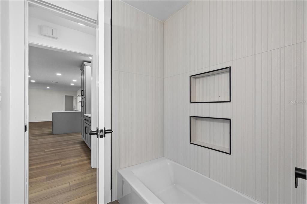 En Venta: $800,000 (4 camas, 2 baños, 2200 Pies cuadrados)