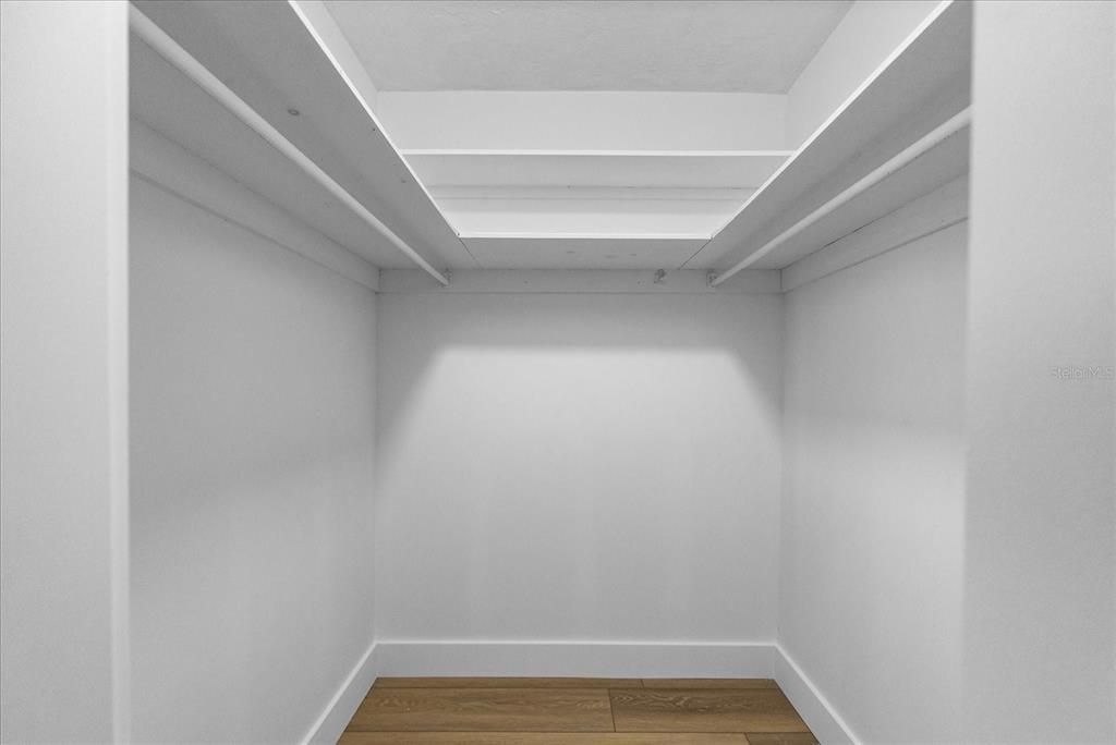 En Venta: $800,000 (4 camas, 2 baños, 2200 Pies cuadrados)