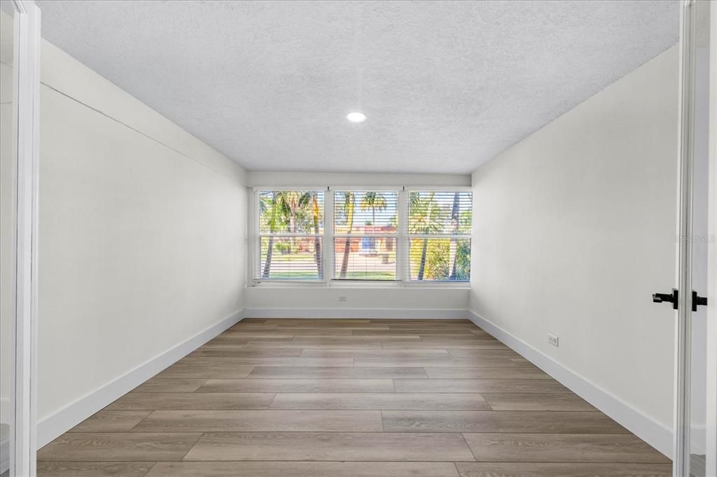 En Venta: $800,000 (4 camas, 2 baños, 2200 Pies cuadrados)