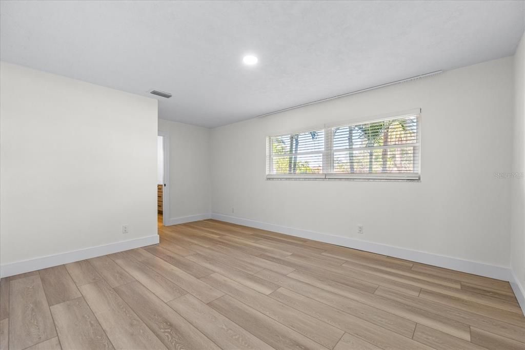 En Venta: $800,000 (4 camas, 2 baños, 2200 Pies cuadrados)