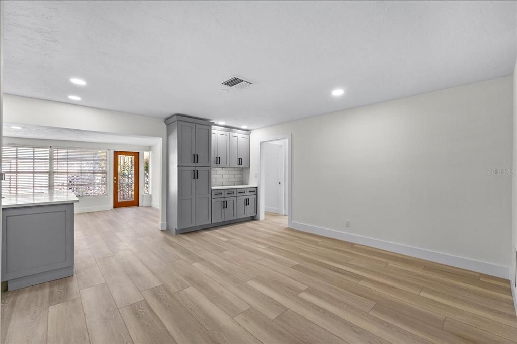 En Venta: $800,000 (4 camas, 2 baños, 2200 Pies cuadrados)