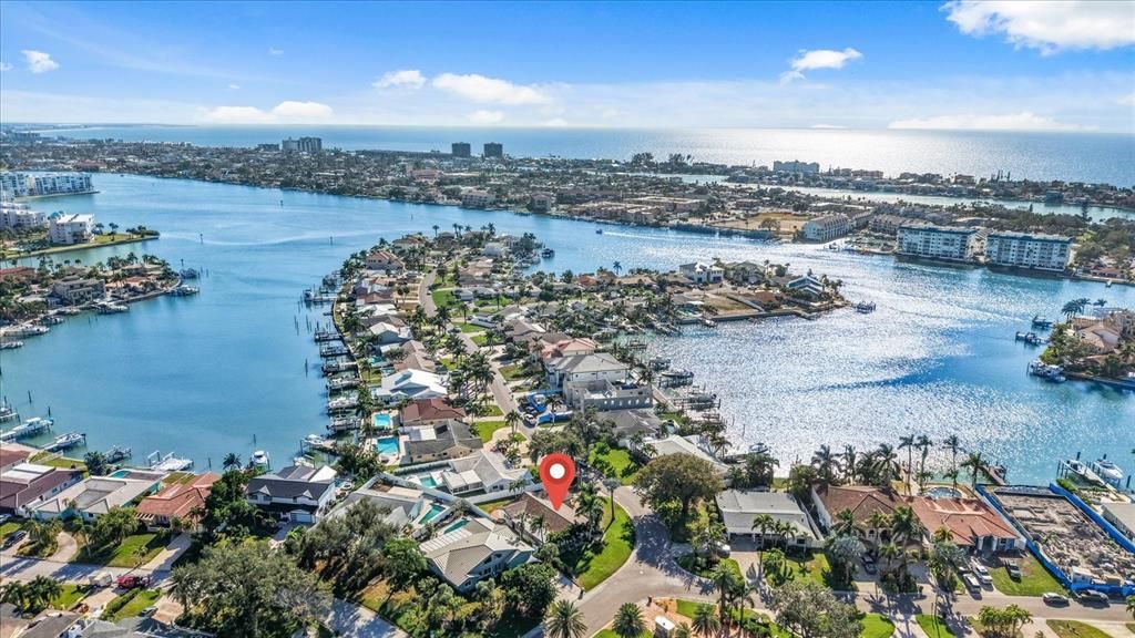 En Venta: $800,000 (4 camas, 2 baños, 2200 Pies cuadrados)