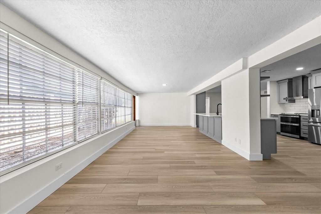 En Venta: $800,000 (4 camas, 2 baños, 2200 Pies cuadrados)