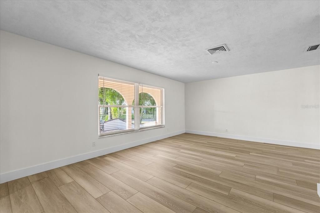 En Venta: $800,000 (4 camas, 2 baños, 2200 Pies cuadrados)