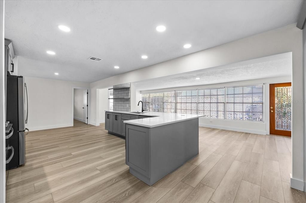 En Venta: $800,000 (4 camas, 2 baños, 2200 Pies cuadrados)