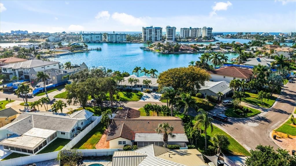 En Venta: $800,000 (4 camas, 2 baños, 2200 Pies cuadrados)