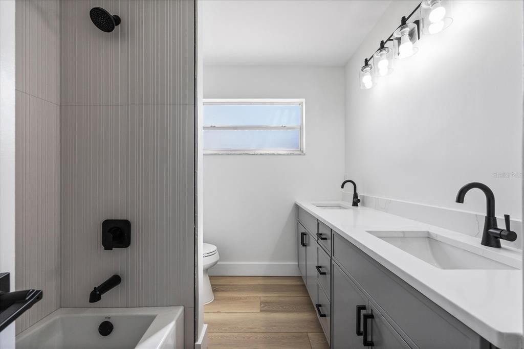 En Venta: $800,000 (4 camas, 2 baños, 2200 Pies cuadrados)